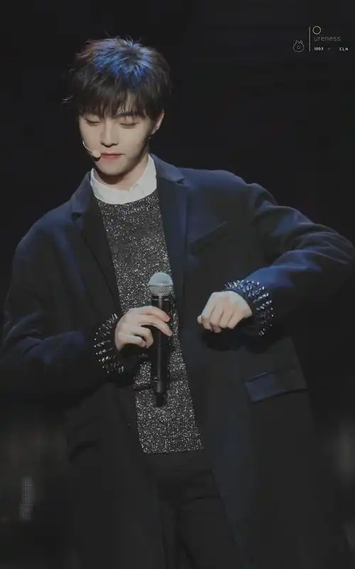 陈立农 图见水印 来自微博