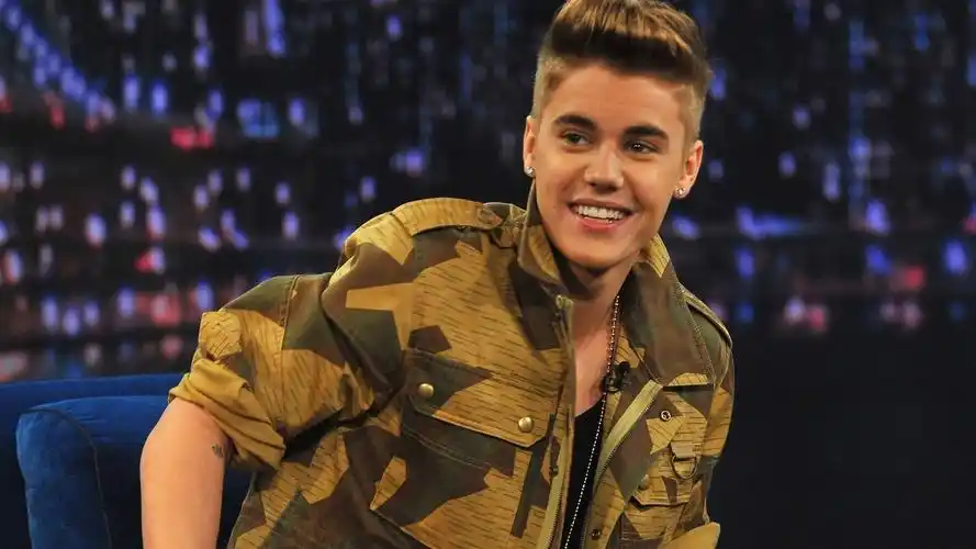 贾斯汀·比伯微笑高清壁纸壁纸1280x1024分辨率查看