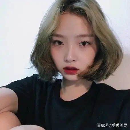 特别是内扣的波波头短发,更是小脸首选发型,那你的脸型适合内扣短发吗