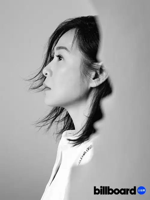 刘若英秋日奶茶色系大片##刘若英预告巡演明年继续