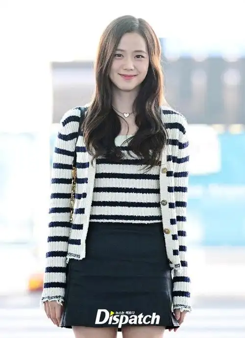 金智秀巴黎时装周出发机场图