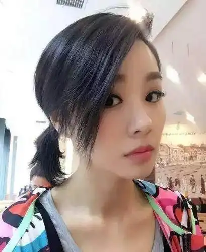 上海人都爱的电台女主播和男同事曝10年情!对方老婆也是女主播