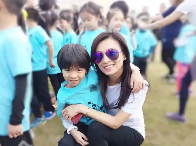 张庭在微博中表示将其儿子取名为"林秉翰",而女儿的名字由