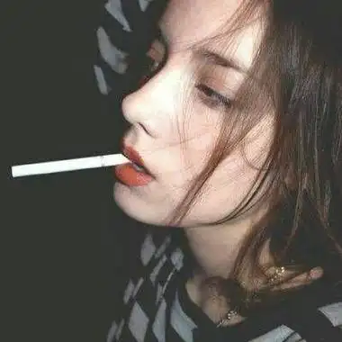 个性头像女生气质高冷抽烟2022最新越长大挽留的话越难说出口