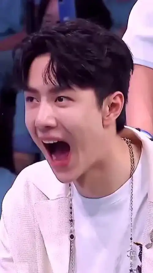 王一博:我的异地男友笑起来是这样,如果思念有声,恐怕早已震耳欲聋