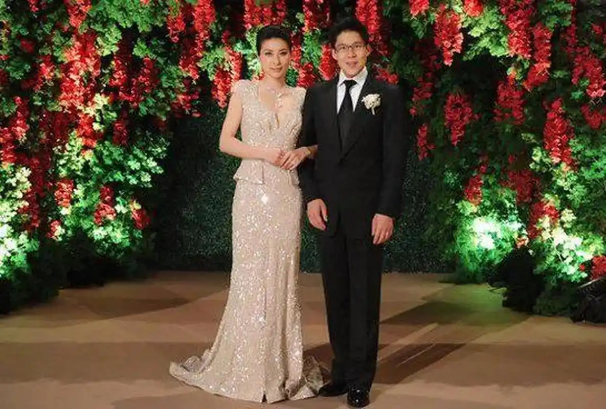 霍启刚郭晶晶婚礼上,关于婚宴座位的一些细节  主桌上都是来头不小的