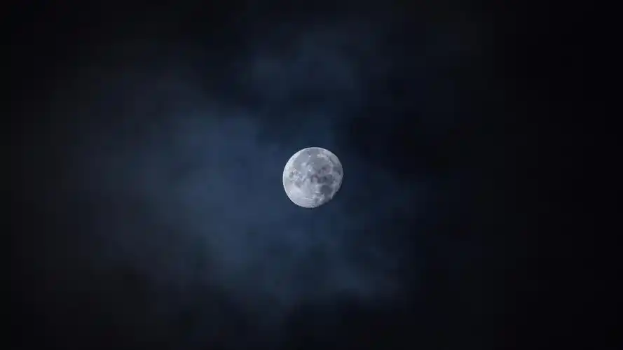 壁纸 月亮在天空中,夜晚 3840x2160 uhd 4k 高清壁纸, 图片, 照片