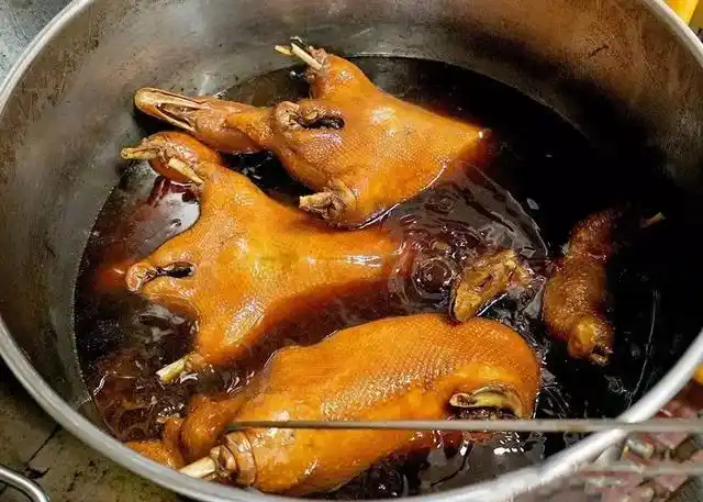 潮汕卤水为啥喜欢加蛤蚧?说法有很多,真正的原因究竟是什么?