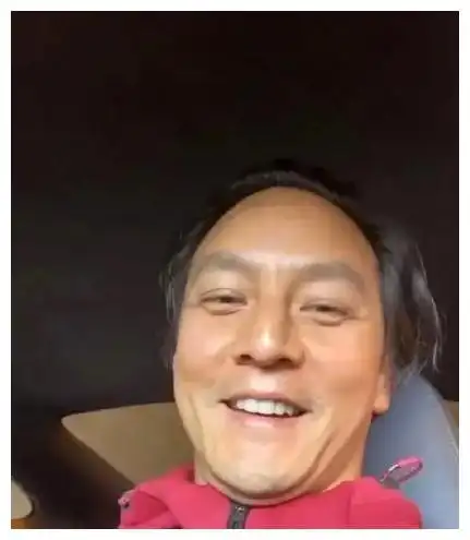 46岁吴彦祖近照曝光,颜值下滑已半秃显老态!网友:他只是丑着玩