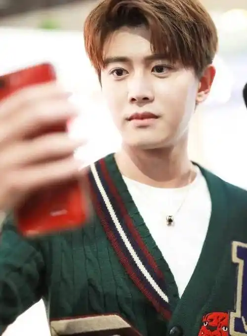 任嘉伦素颜照曝光粉丝惊呼差点没认出