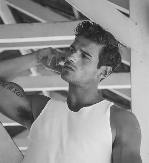 猛男欧美基友网男模黑白艺术照片帅哥猛男文章小虾米