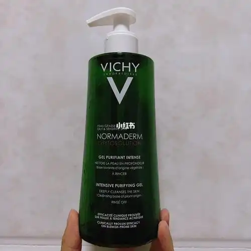 属性:外油内干  痘肌说真,买这款也是看了安利的,说是氨基酸洗面奶