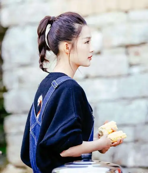 马尾辫扎不对气质反而变村花