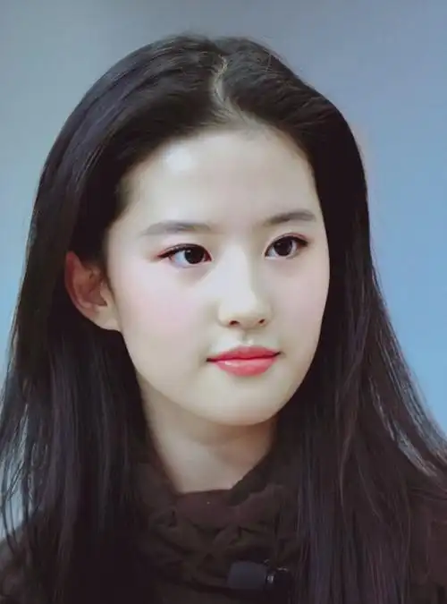 刘亦菲早期美图系列:眉目舒朗,星眸芙蓉面