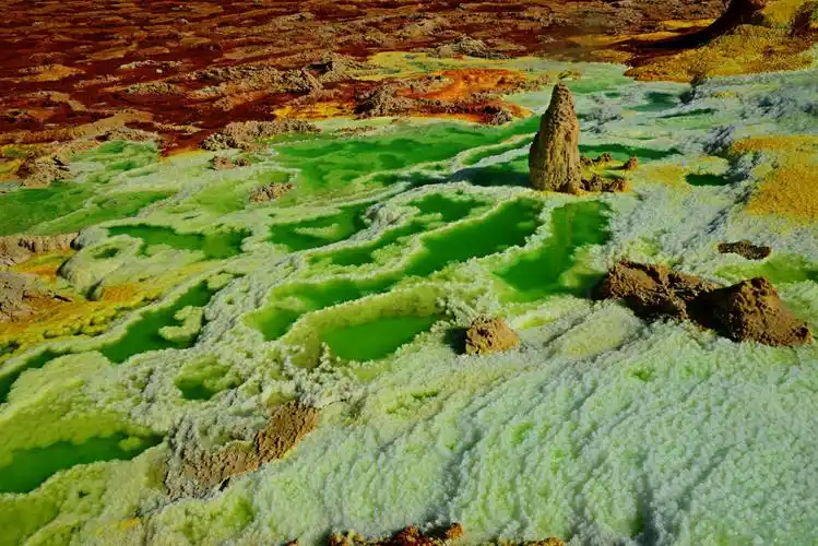 神奇的硫磺湖.盐湖