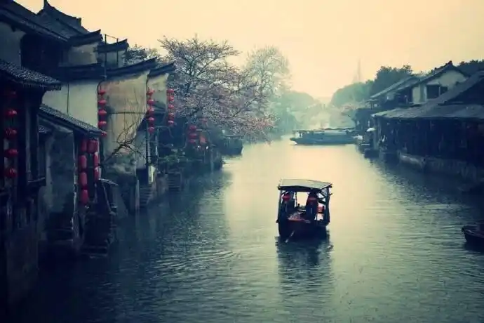 乌篷船,听雨眠,一蓑烟雨枕江南.