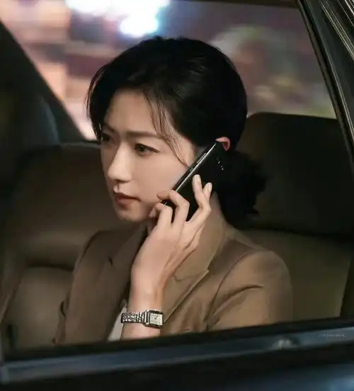 最近,万茜与秦昊,田雨,谭凯等主演的电视剧《大博弈》正在热播中.