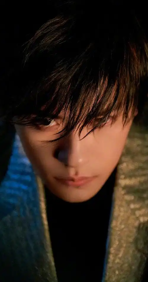 易烊千玺elle3月刊封面##易烊千玺elle世界尽头大片##易烊千玺晒图