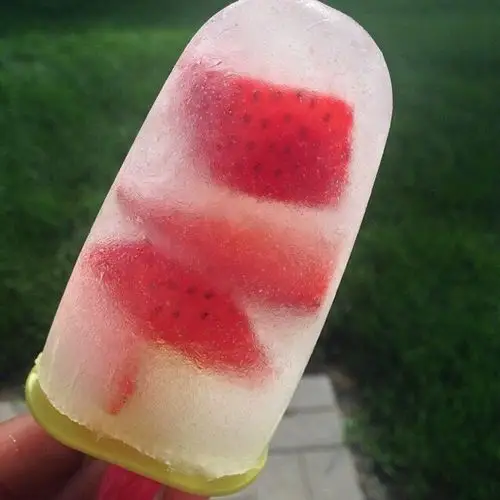 草莓冰水冰……_来自你是我的小骄鹅的图片分享-堆糖