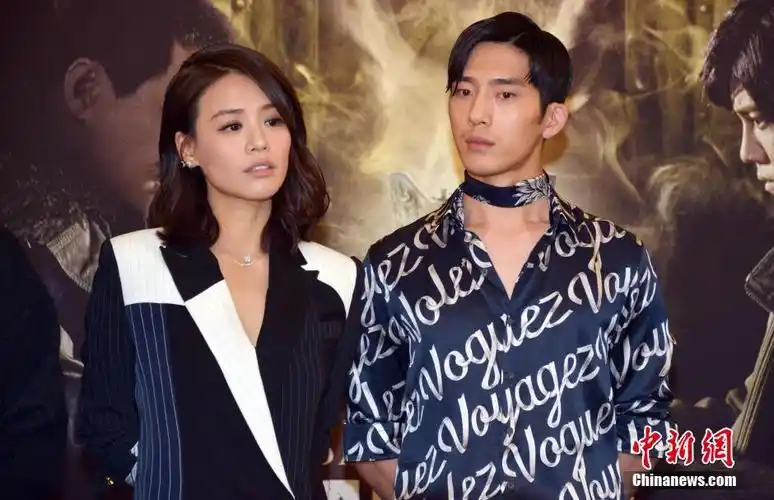 井柏然,马思纯戛纳宣传新片 井柏然雅痞造型看点足