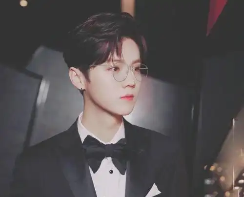 鹿晗各种眼镜杀也别有一番风味哦