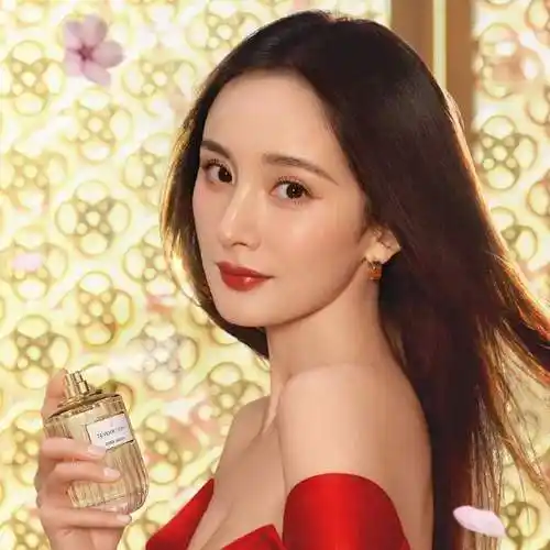 泰国/英国/秘鲁等地都有全球代言人@杨幂新春广告图(p7-9原图)