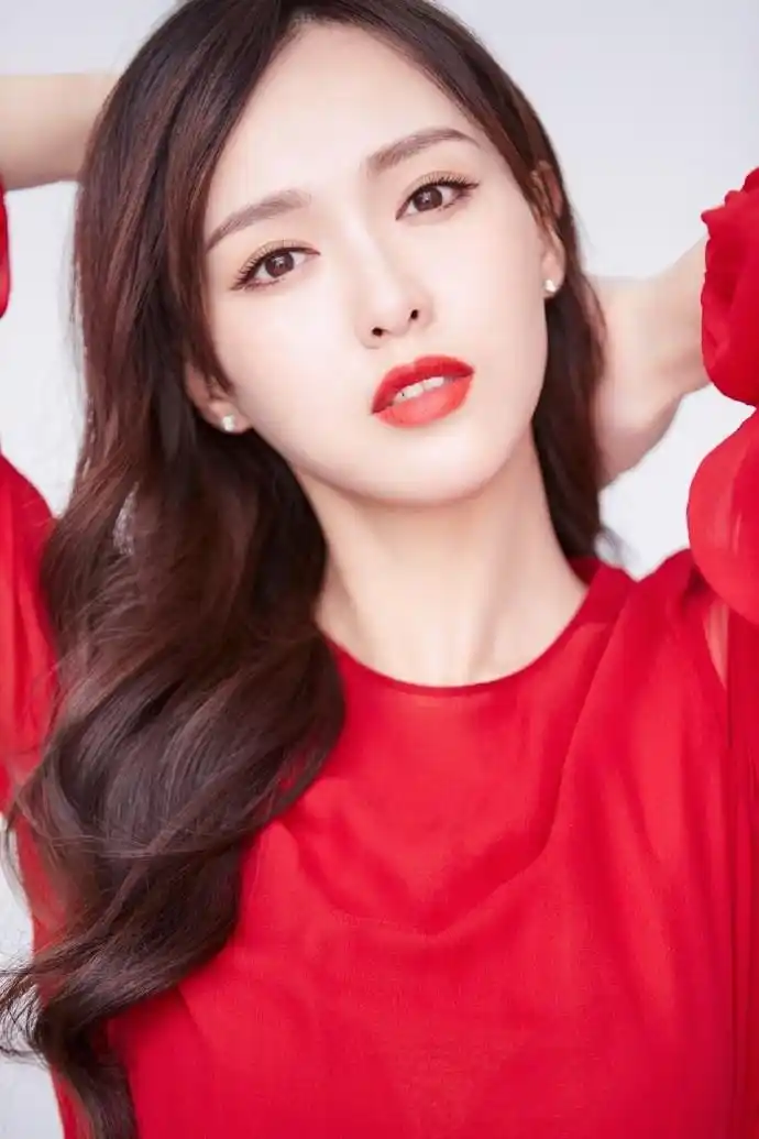 唐嫣高清写真来袭 身穿一袭红衣 美艳不可方物_新浪看点