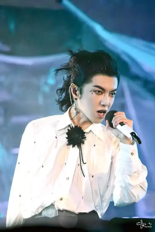 华晨宇鸟巢四面台演唱会第一人##2023华晨宇火星演唱会