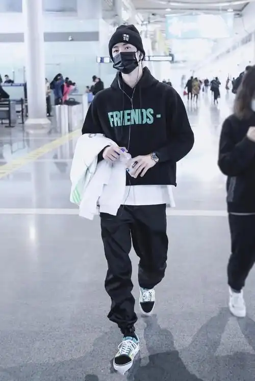 王一博又误机了,那就顺便来看看,王一博那些年帅气的机场照吧! - 简书