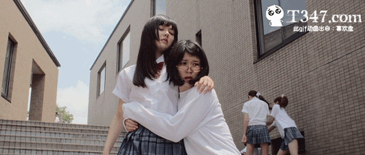 搞笑gif图:美女,这样不太好吧.