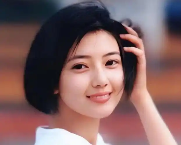 娱乐圈"金丝雀" 坏事做尽却装纯洁玉女 "惯三"高圆圆现形记 高圆圆