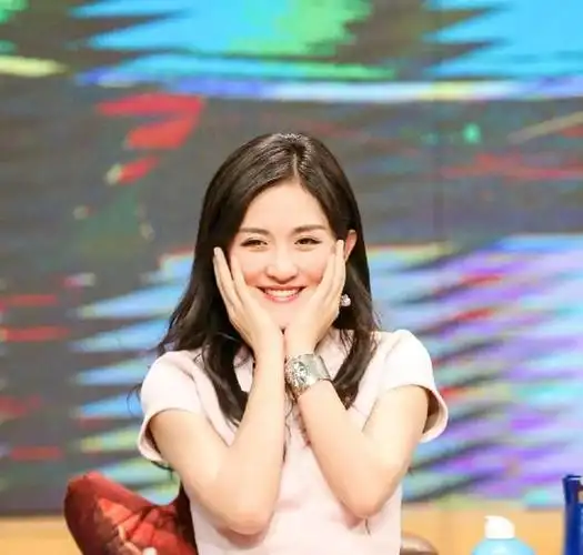 谢娜近照曝光永远笑得这么开心人们心中的小太阳