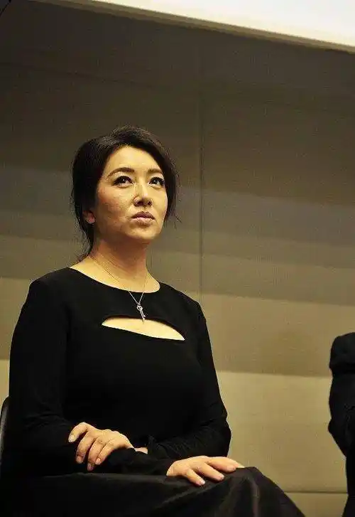 原创53岁江珊的丈夫近照曝光原来是他比前任靳东还帅