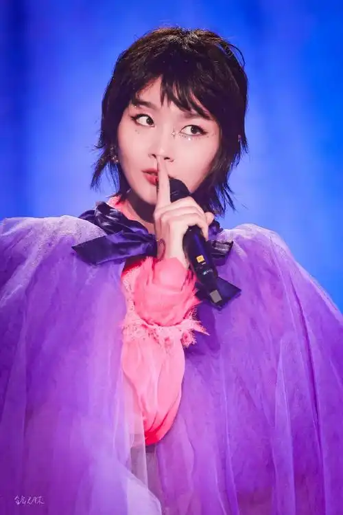 周笔畅超话#周笔畅女大十八变巡回演唱会##周笔畅#小精灵偷吃了糖果