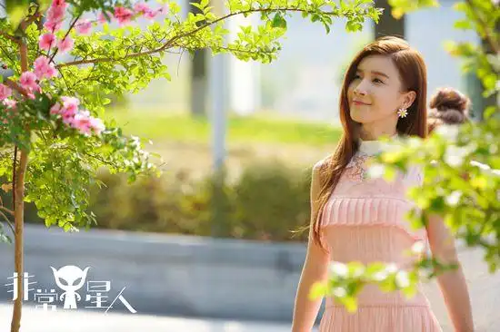 祝萌,陈尚均,曹瑞,唐瑞宏,刘佳榆等演员主演的奇幻甜偶剧《非常y星人