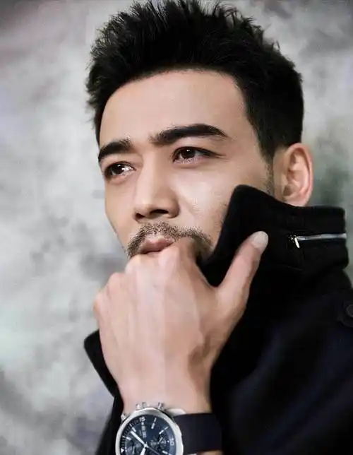 "硬汉杨烁为何突然淡出视线?一探究竟背后的真相!"_形象_妻子_观众