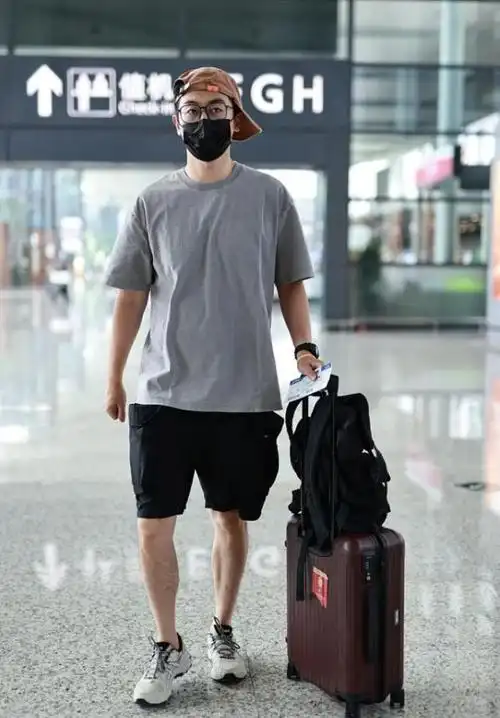 朱亚文的长相,朱亚文的身上有多种气质