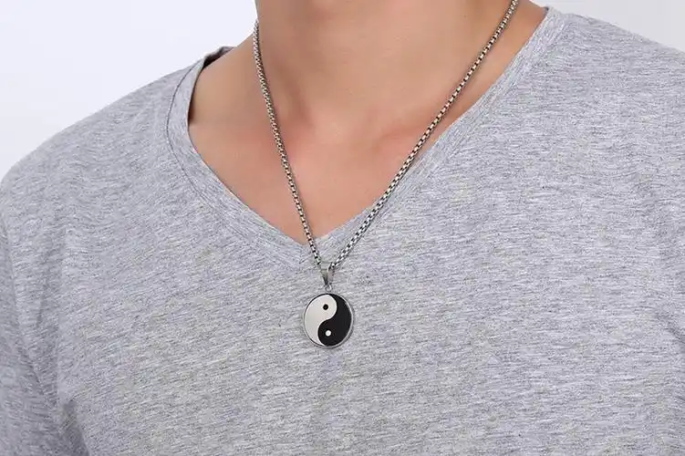 道教太极八卦阴阳鱼项链男士个性潮男锁骨链钛钢吊坠转运