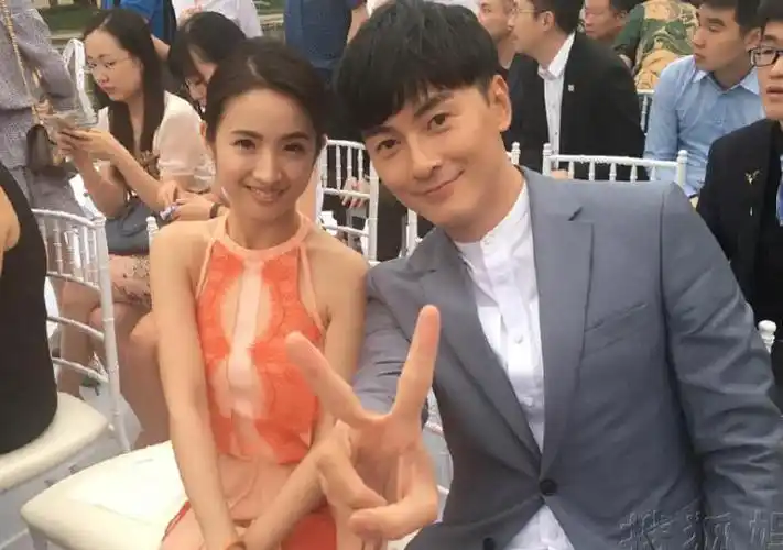 郑元畅老婆周开丽照片郑元畅是同性恋吗