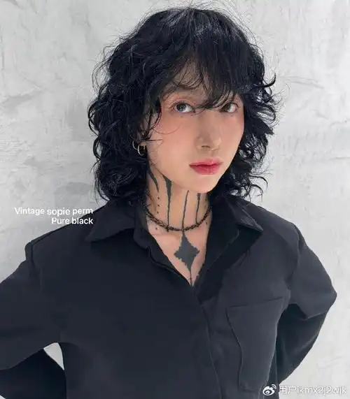 女人头发少,发型就选全头烫,蓬松时尚,尽显洋气风范|发型|烫发|头发