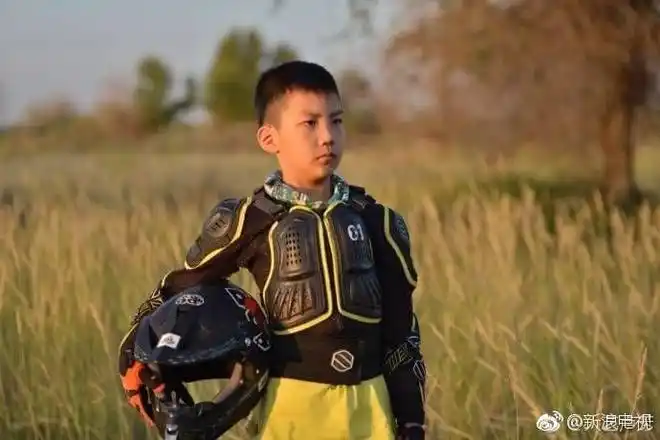 爸爸去哪儿第三季胡军儿子康康气质似爸爸长成霸道总裁