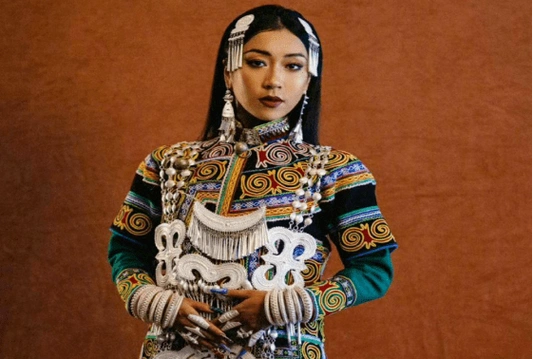 吉克隽逸彝族证件照,展现出多元魅力和民族特色_文化_传承_保护