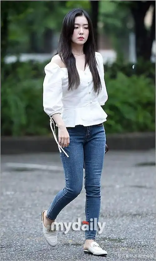 南韩"第一神颜"裴珠泫,穿黑西服气场全开,一张冻龄脸让人羡慕