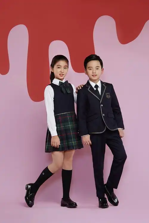 小学生校服定制款式多样
