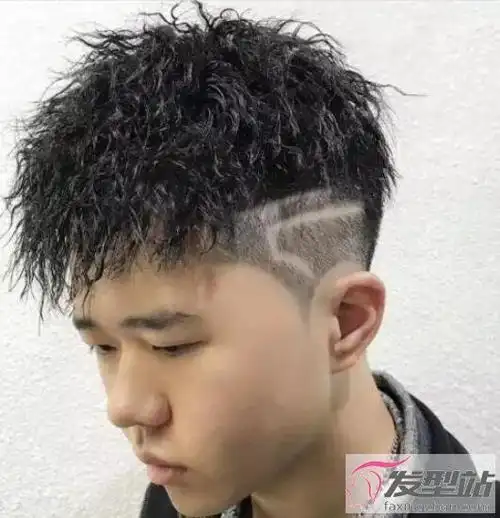男生流行什么烫发 锡纸烫蓬松灵动酷毙了