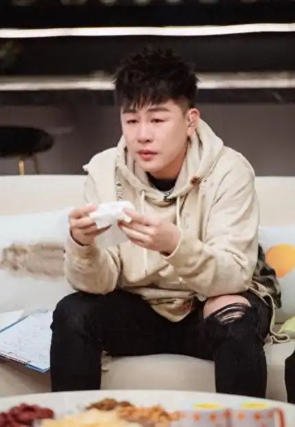 音乐才子胡彦斌,有才华懂交际长袖善舞,一场节目多次展露高情商