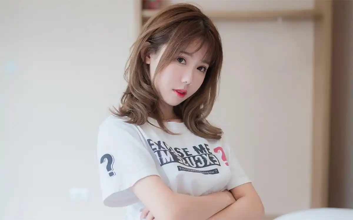 超甜极品美女短裙壁纸(6/8)