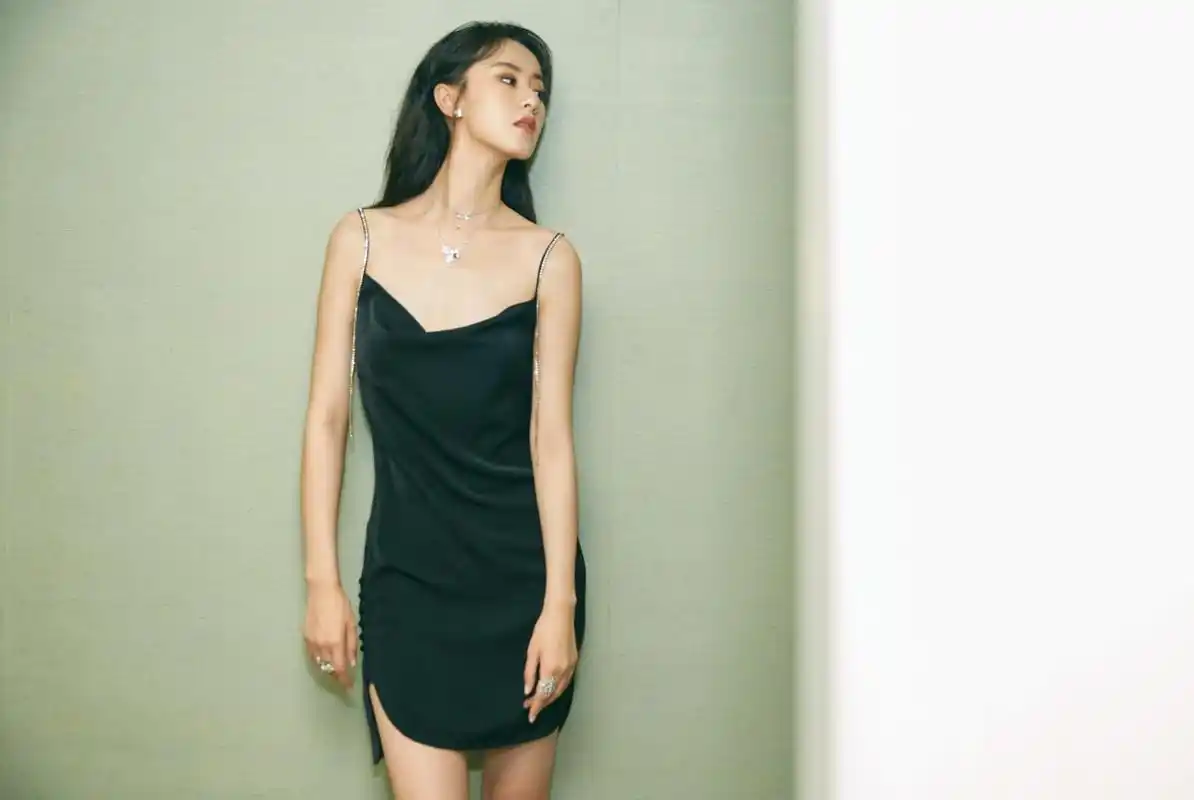 原创袁冰妍这裙子是拿细带绑着的吗镂空造型很有灵动感真个性