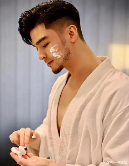 95后络腮胡子小哥哥,性感身材超有料,男友力爆棚