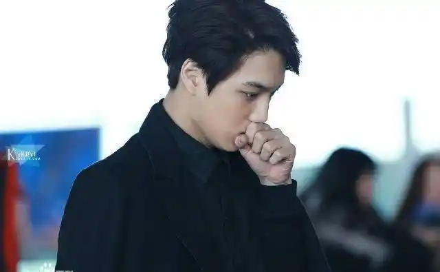 他曾被sm公司无情拒绝,出道即在天团大势,更是少有的登顶爱豆_金钟仁